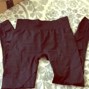 Seamless solid black leggings